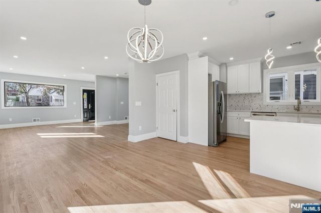 215 Floral Street, Roselle, NJ 07203