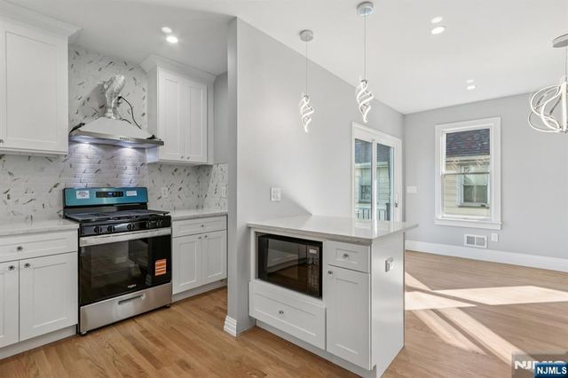 215 Floral Street, Roselle, NJ 07203