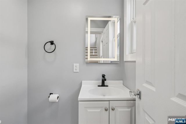 215 Floral Street, Roselle, NJ 07203