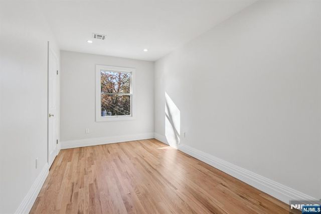 215 Floral Street, Roselle, NJ 07203