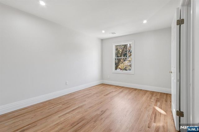 215 Floral Street, Roselle, NJ 07203