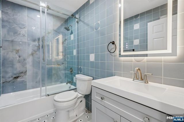 215 Floral Street, Roselle, NJ 07203