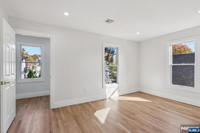 215 Floral Street, Roselle, NJ 07203