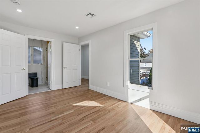 215 Floral Street, Roselle, NJ 07203