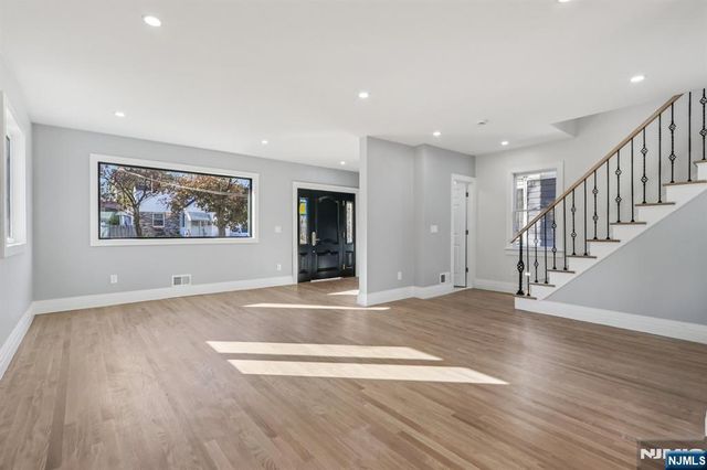 215 Floral Street, Roselle, NJ 07203