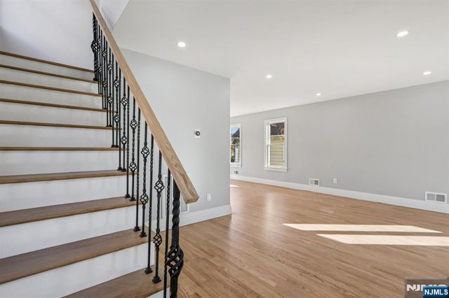 215 Floral Street, Roselle, NJ 07203