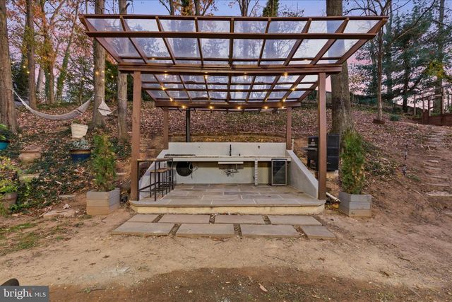 7203 ARTHUR DR, Falls Church, VA 22046