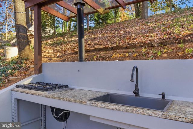 7203 ARTHUR DR, Falls Church, VA 22046