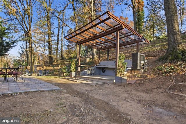 7203 ARTHUR DR, Falls Church, VA 22046