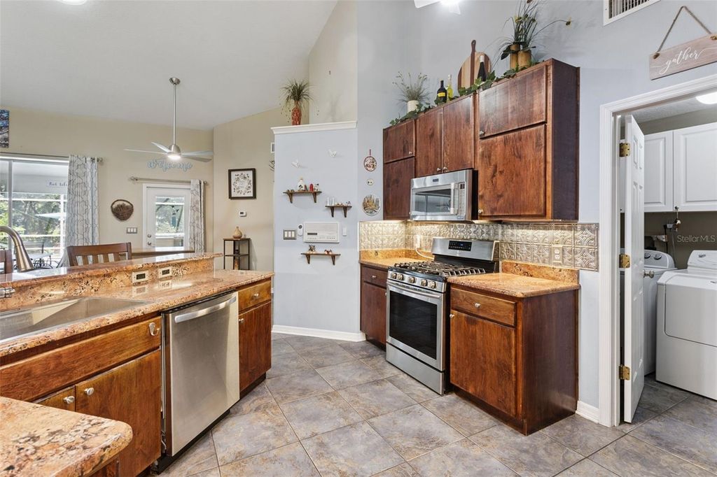 Image 13 of property listing at 33440 LAKE BEND CIRCLE, Leesburg, FL 34788