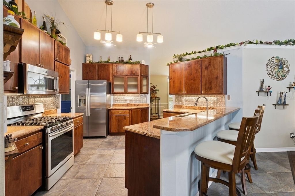 Image 15 of property listing at 33440 LAKE BEND CIRCLE, Leesburg, FL 34788