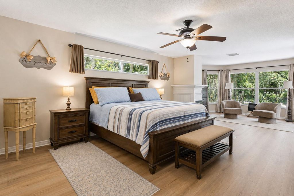 Image 20 of property listing at 33440 LAKE BEND CIRCLE, Leesburg, FL 34788
