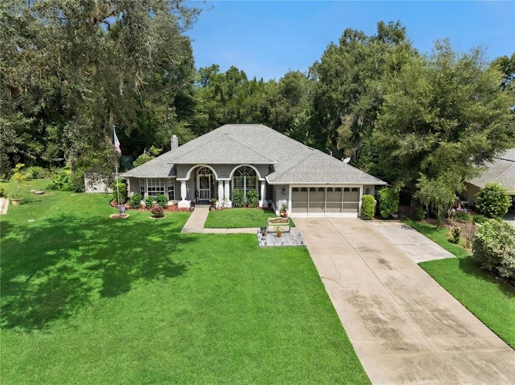 Image 3 of property listing at 33440 LAKE BEND CIRCLE, Leesburg, FL 34788