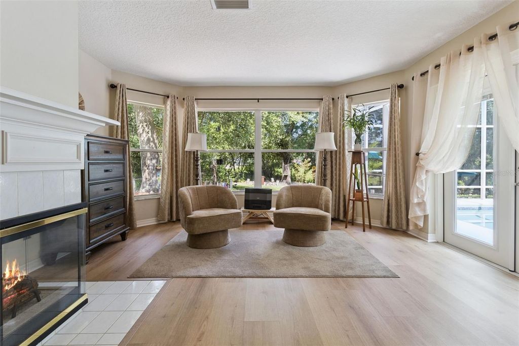 Image 25 of property listing at 33440 LAKE BEND CIRCLE, Leesburg, FL 34788