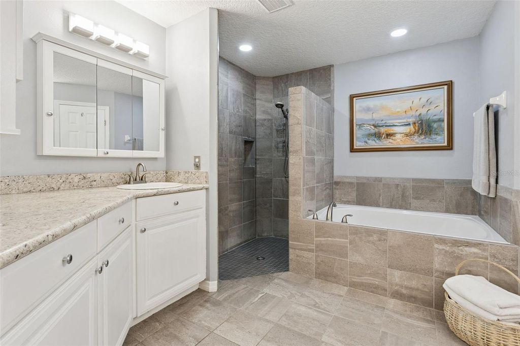 Image 30 of property listing at 33440 LAKE BEND CIRCLE, Leesburg, FL 34788