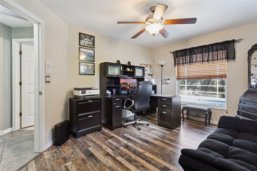 Image 32 of property listing at 33440 LAKE BEND CIRCLE, Leesburg, FL 34788