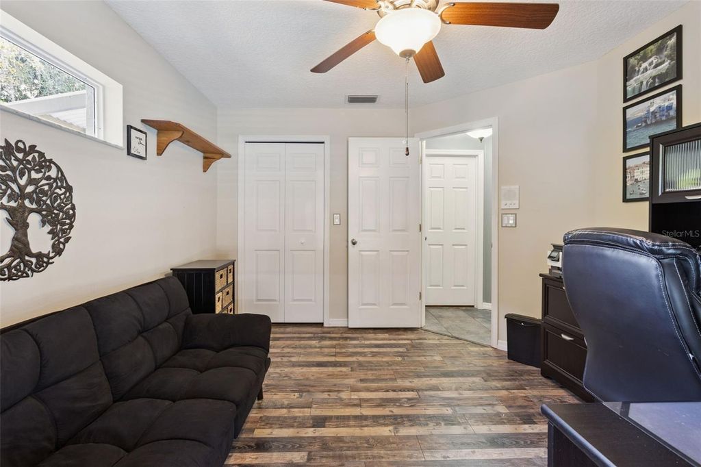 Image 34 of property listing at 33440 LAKE BEND CIRCLE, Leesburg, FL 34788