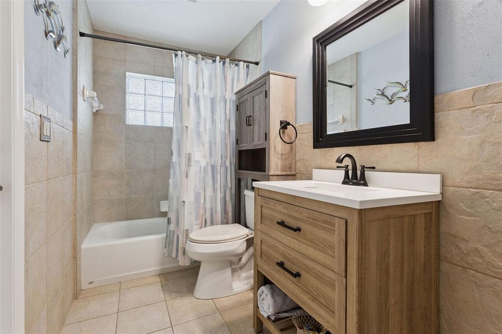 Image 36 of property listing at 33440 LAKE BEND CIRCLE, Leesburg, FL 34788