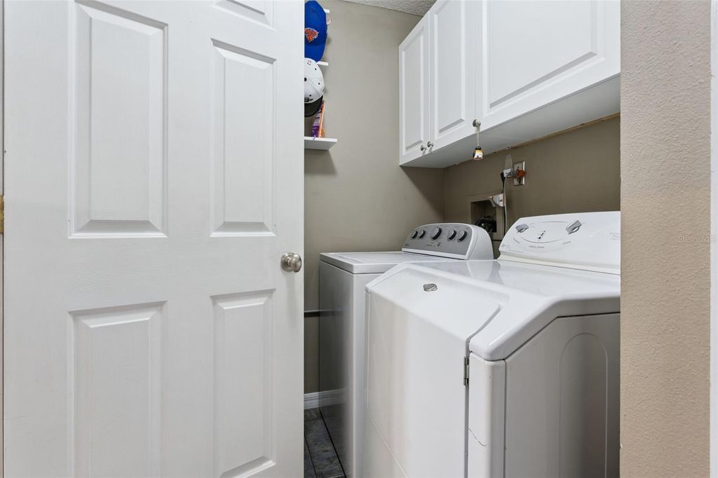 Image 38 of property listing at 33440 LAKE BEND CIRCLE, Leesburg, FL 34788