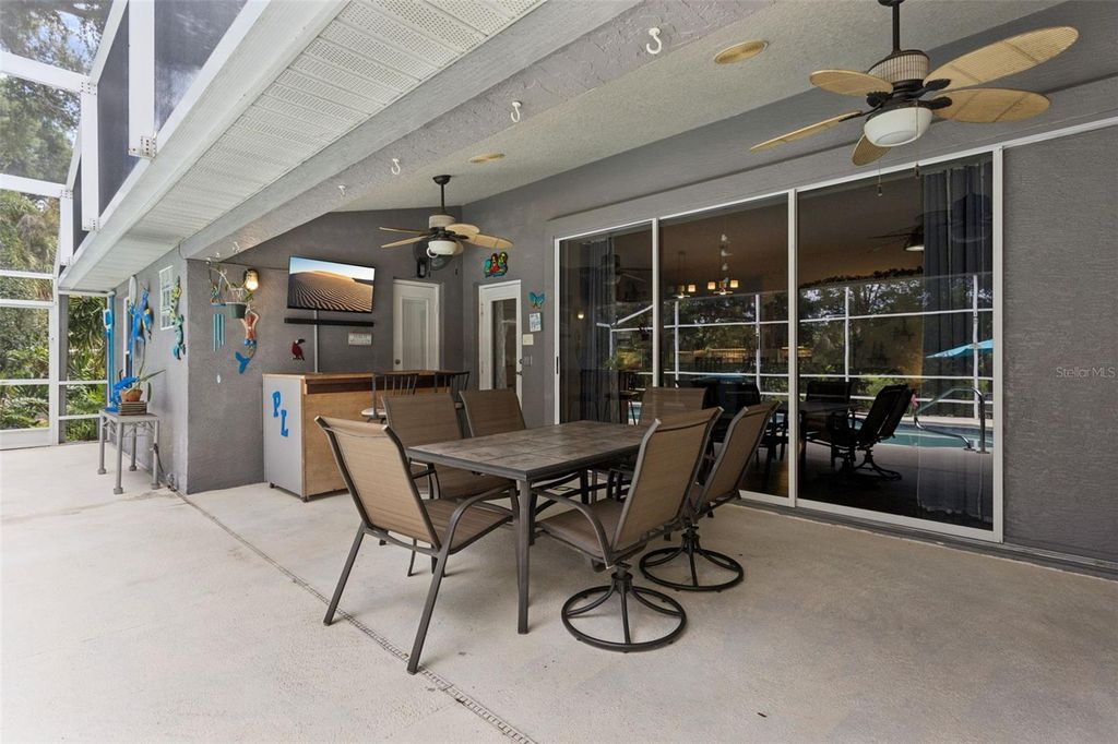 Image 39 of property listing at 33440 LAKE BEND CIRCLE, Leesburg, FL 34788