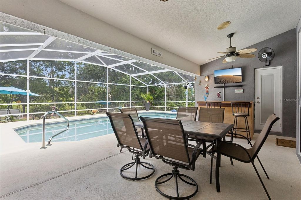 Image 40 of property listing at 33440 LAKE BEND CIRCLE, Leesburg, FL 34788