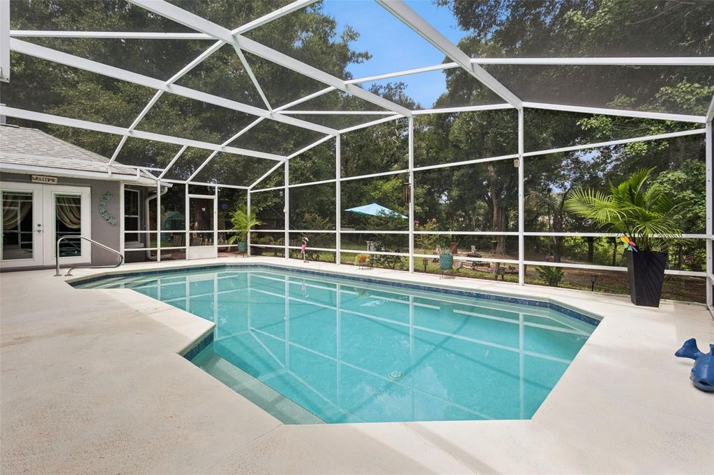 Image 43 of property listing at 33440 LAKE BEND CIRCLE, Leesburg, FL 34788