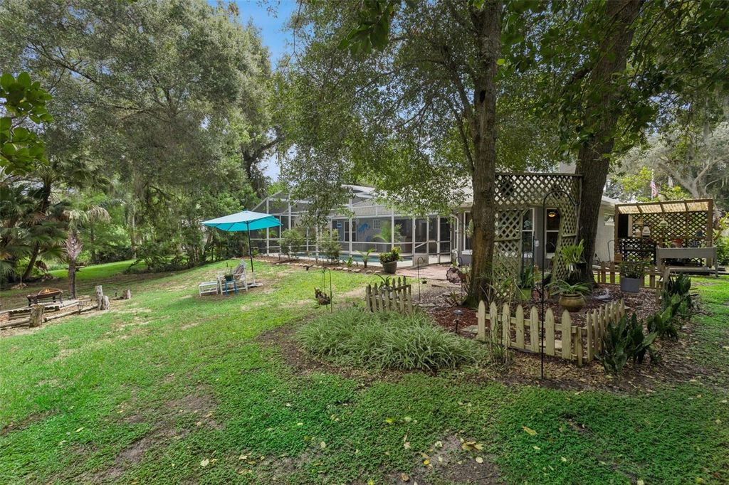 Image 45 of property listing at 33440 LAKE BEND CIRCLE, Leesburg, FL 34788