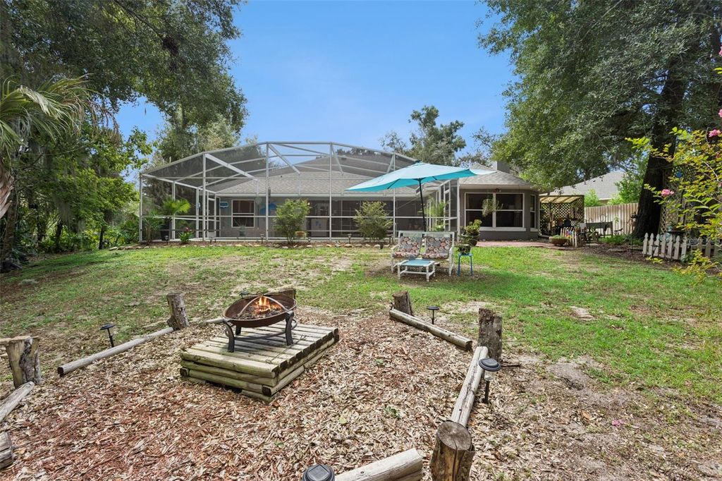 Image 47 of property listing at 33440 LAKE BEND CIRCLE, Leesburg, FL 34788
