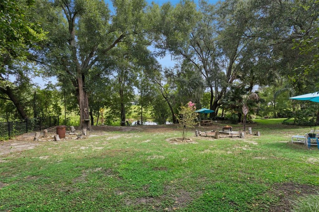 Image 49 of property listing at 33440 LAKE BEND CIRCLE, Leesburg, FL 34788