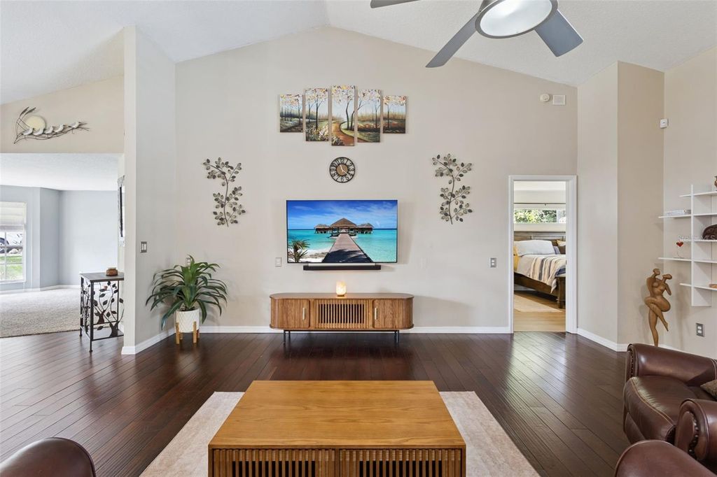Image 6 of property listing at 33440 LAKE BEND CIRCLE, Leesburg, FL 34788