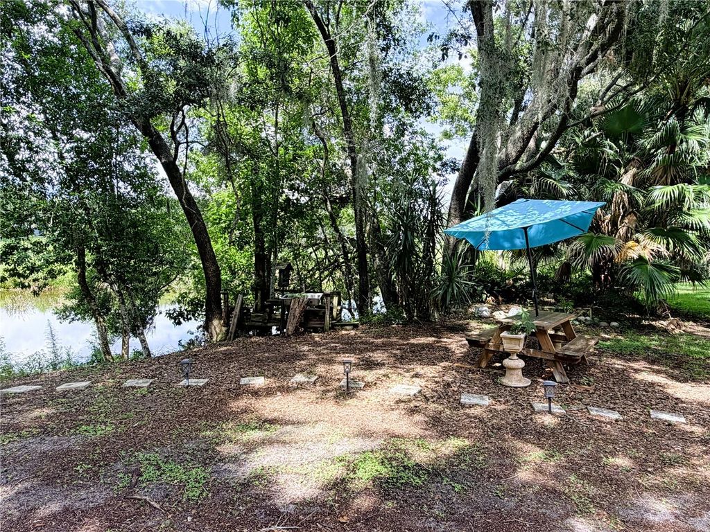 Image 54 of property listing at 33440 LAKE BEND CIRCLE, Leesburg, FL 34788