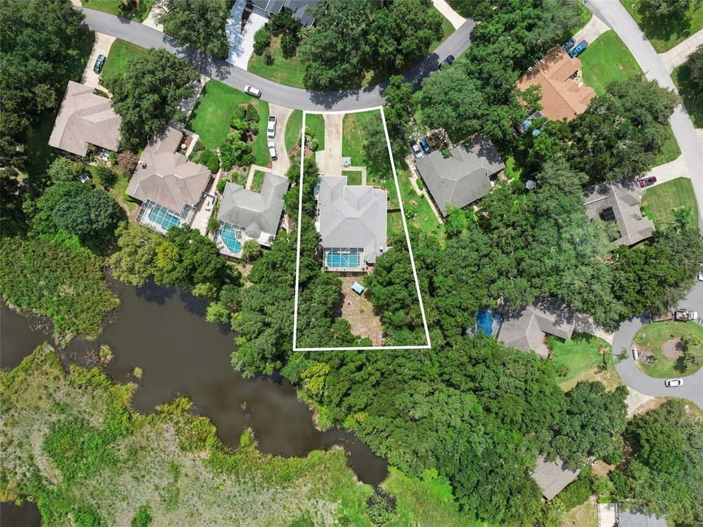 Image 57 of property listing at 33440 LAKE BEND CIRCLE, Leesburg, FL 34788