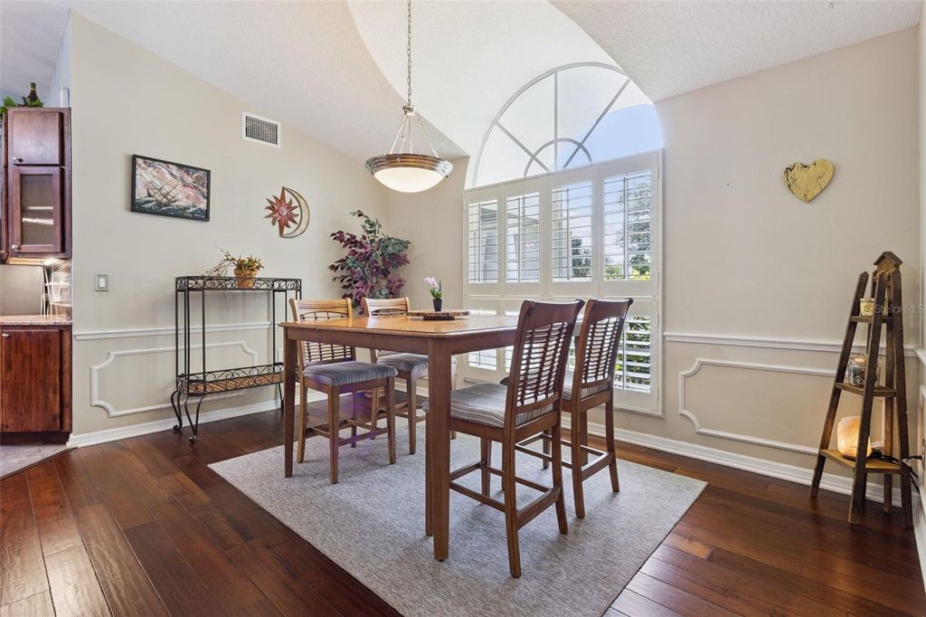 Image 10 of property listing at 33440 LAKE BEND CIRCLE, Leesburg, FL 34788