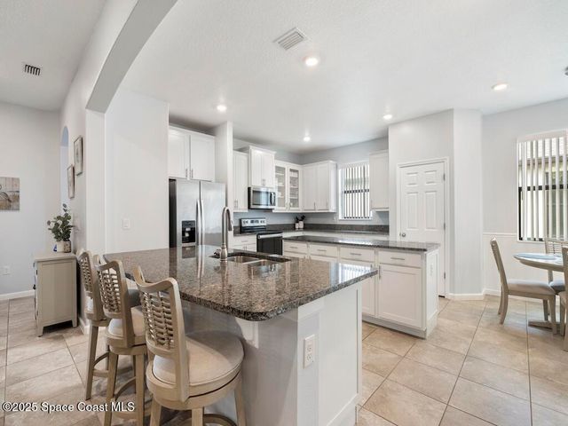 5614 1st Square, Vero Beach, FL 32968