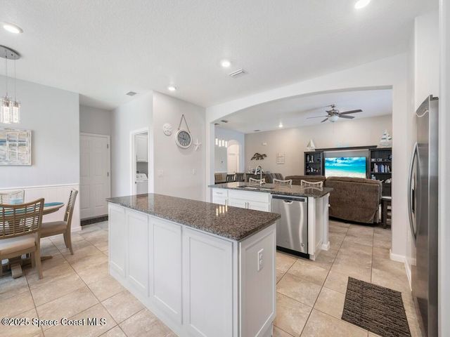 5614 1st Square, Vero Beach, FL 32968