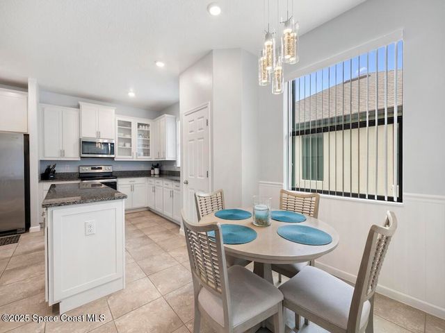 5614 1st Square, Vero Beach, FL 32968