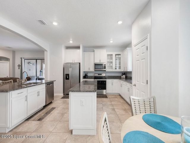 5614 1st Square, Vero Beach, FL 32968