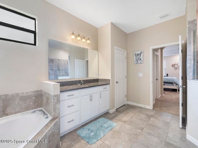 5614 1st Square, Vero Beach, FL 32968