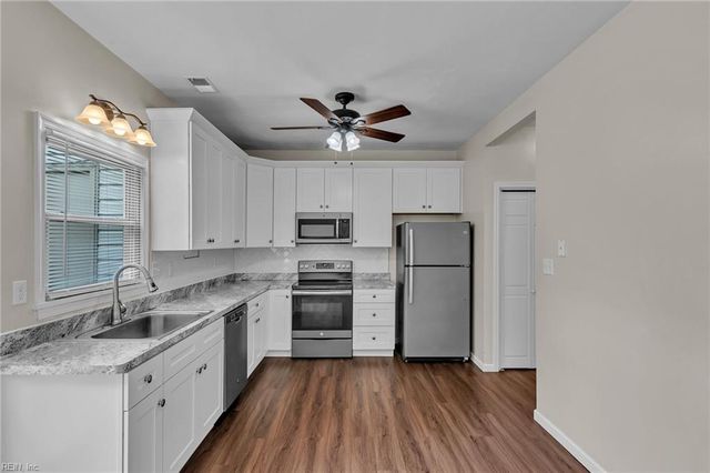 725 Creekside CRES, Chesapeake, VA 23320