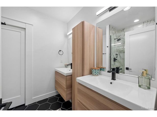 3124 N Gilpin St, Denver, CO 80205