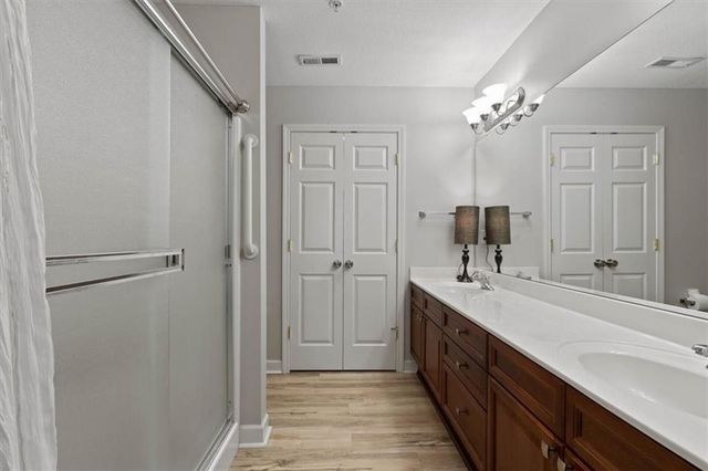 7137 Meadow View Street, Shawnee, KS 66227