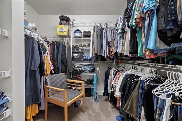 7137 Meadow View Street, Shawnee, KS 66227
