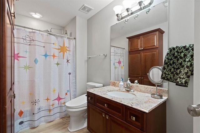7137 Meadow View Street, Shawnee, KS 66227