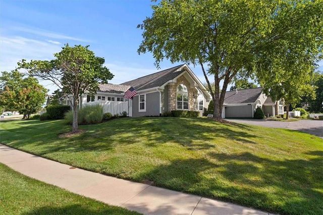 7137 Meadow View Street, Shawnee, KS 66227