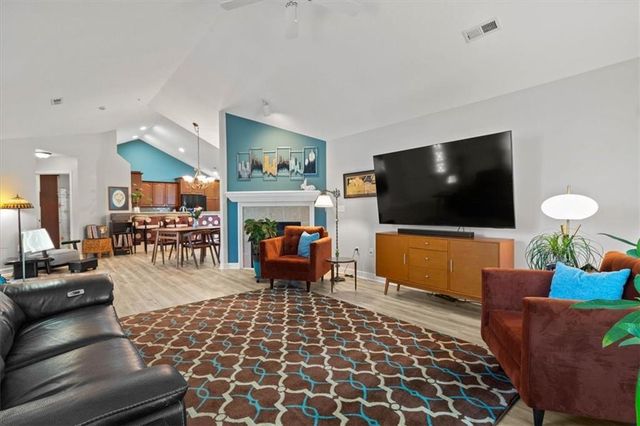 7137 Meadow View Street, Shawnee, KS 66227