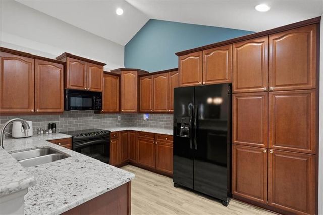 7137 Meadow View Street, Shawnee, KS 66227