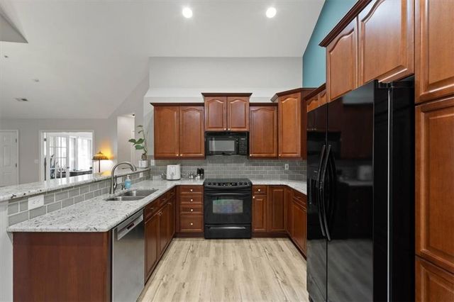 7137 Meadow View Street, Shawnee, KS 66227
