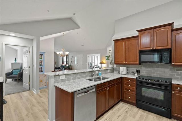 7137 Meadow View Street, Shawnee, KS 66227