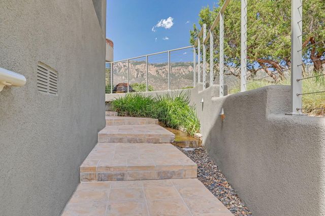 8504 Snakedance Court NE, Albuquerque, NM 87111