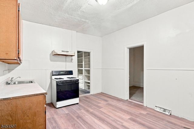 102 Claremont Ave, Jersey City, NJ 07305